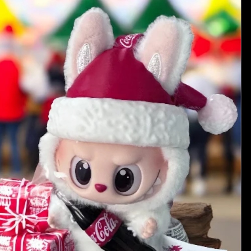 3D printed Santa hat for Labubu 
Doll not included